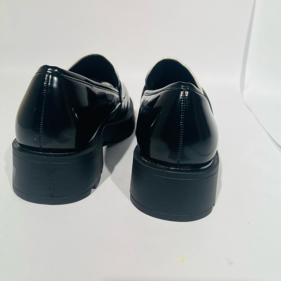 Elegant Black and White Loafers - Picture 10 of 13